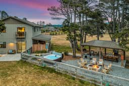 Fort Bragg Dog Oasis with Hot Tub & Game Room - Image 5
