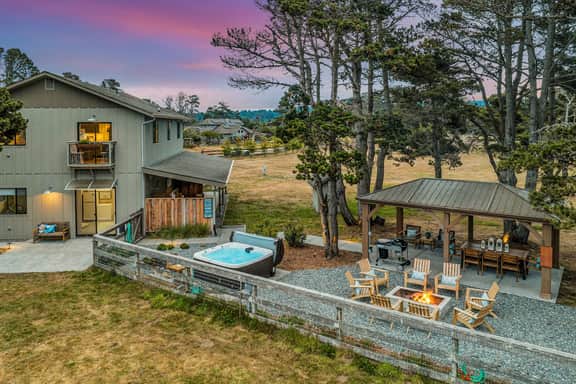Fort Bragg Dog Oasis with Hot Tub & Game Room - Image 5