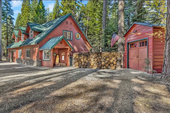 Dog Friendly Chester Cabin | Hot Tub & Game Room - Image 1